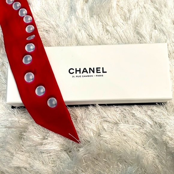 CHANEL Silk Pearl CC Slim Bandeau Scarf Red - Picture 4 of 5